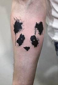 Қолмен акварель стиліндегі күлкілі панда татуировкасы