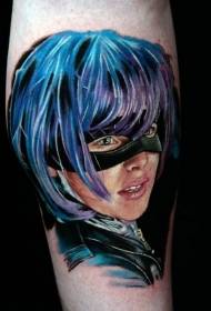 Brazo color realista máscara heroína tatuaje patrón
