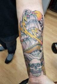 Tattoo Lundrimi Boat Boys Arms Boys Armat Kapiteni dhe Pamja me Tattoo Picture