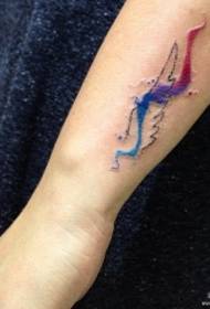 Europa i Sjedinjene Države male ruke prskaju tintu jednostavna krila obrisu tetovažni uzorak