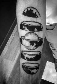 Patrón de tatuaxe de planeta negro estilo de espuela de brazo