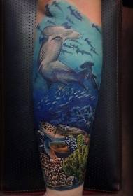 Arma imágenes realistas de tatuajes de tortugas y tiburones bajo el agua