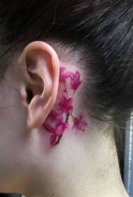 女の子、その後、穏やかなピンクの花のエレガントなタトゥーパターン