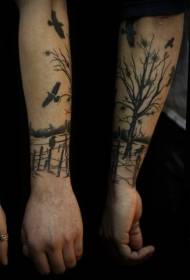 بازو سیاہ زمین کی تزئین کا درخت اور پرندوں کے ٹیٹو کا نمونہ