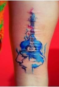 knaboj sur la brako pentris akvarelo skizo kreiva cikatro riparo gitaro tatuaje bildo