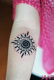 innerarm of the sun totem tatoveringsbilde