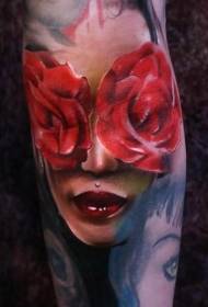 Potret Perempuan Warna Lengan dengan Corak Tatu Rose