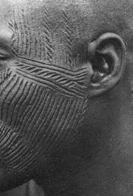 hiteles törzsi stílusú arc vágott hús tetoválás minta