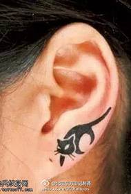Kitty tatuiruotės tatuiruotė ant ausies