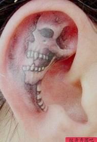 la figura del tatuaje recomendó un trabajo del tatuaje del cráneo del oído