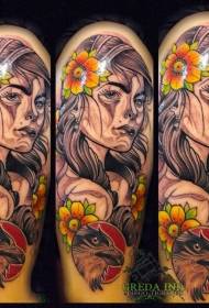 nagy új, hagyományos stílusú színes női virágok és a madár tetoválás mintát
