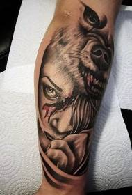 vilko galva su kruvinos moters portreto tatuiruotės modeliu