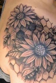 niñas hombro negro gris boceto punto picadura habilidad creativo literario estético Flor tatuaje imagen