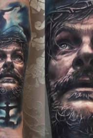 Retrato realista e realista de Jesus com cruz padrão de tatuagem
