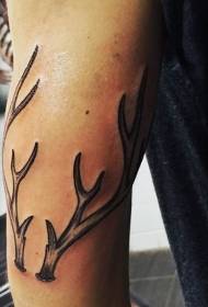 spektakularni vzorec tatoo za roko s črnimi rogovi