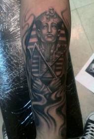 Arm oud Egypte farao standbeeld thema zwart tattoo patroon