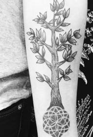 arm eenvoudige swart boom met ornamentele blomme gekombineer met 'n tatoeëringpatroon