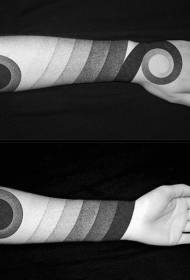 rokas neticami melns un balti pelēks biezas līnijas tetovējums