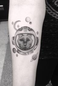 ruku crtani stil crno siva svemirska mačka i planeta uzorak tetovaža
