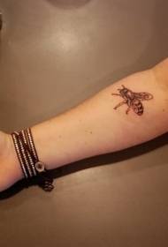 braț mic model de tatuaj albine drăguțe