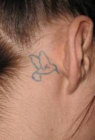 耳朵后根简约小蜂鸟纹身图片