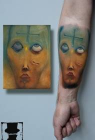 mala boja boje ruku jezivo lice s križnim uzorkom tetovaže