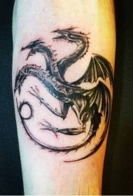 Patrón de tatuaje de dragón de tres cabezas de monstruo negro de brazo