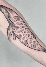 Potītes melnais vaļa ar cilts rotājumu tetovējuma rakstu