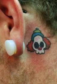 klaun tetování vzor za uchem
