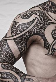 super zgodna gusarska tetovaža oklopa