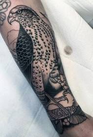 motif de tatouage aigle et feuille noirs style sculpture petit bras