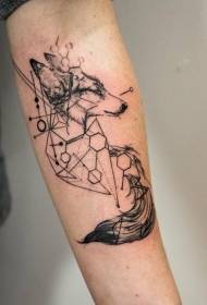 braso itim na geometric na kumbinasyon ng fox tattoo pattern