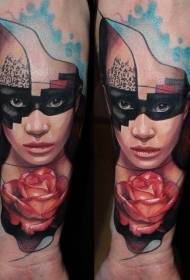 Naoružajte novi ženski portretni uzorak tetovaže ruža