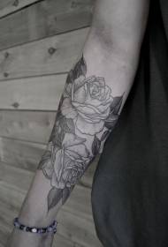 model de tatuaj braț roz negru