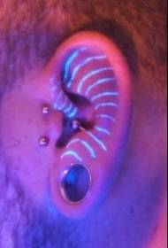 ear fluorescerende line tatoeëringspatroan