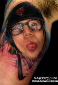 Retrato de menina realista em negrito cor padrão de tatuagem