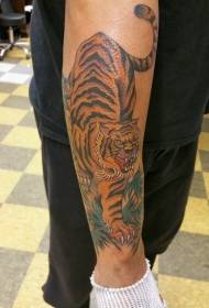 Aarm Molerei Perséinlechkeet um Bierg Tiger Tattoo Muster