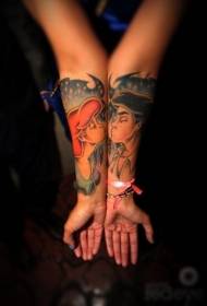 rankos romantiško stiliaus spalvotų animacinių filmų pora tatuiruotės modelis