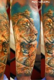 јиб Реалистичан колорит у боји обојени лав породица тетоважа узорак