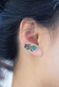9 minimalist small tattoo images on the ears