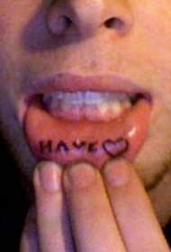 lūpas burta iekšpusē sirds formas melns tetovējums
