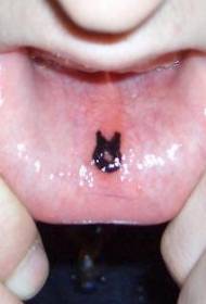 שפתיים בתוך דפוס קעקוע לוגו שחור שחור