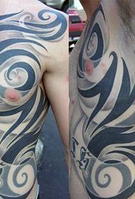 Haai-totem tattoo-patroon op de zijribben