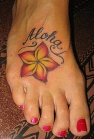 vrouwelijke wreefkleur Hawaiiaanse bloem met lettertattoo