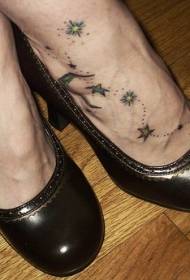 empeine femenino patrón de tatuaje de luna de estrella de cinco puntas
