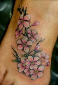 modèle de tatouage de fleurs de cerisier sur le cou-de-pied
