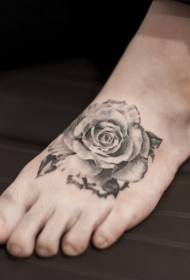 腳背老派黑白玫瑰紋身圖案