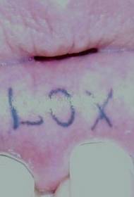 trumpas lūpų vidus Juodos raidės tatuiruotės raštas