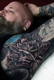 Amaphethini we-Arms amnyama amakhulu we-rose rose tattoo