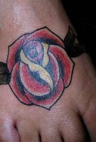 sieviešu pēdu krāsas sarkanās rozes tetovējuma raksts